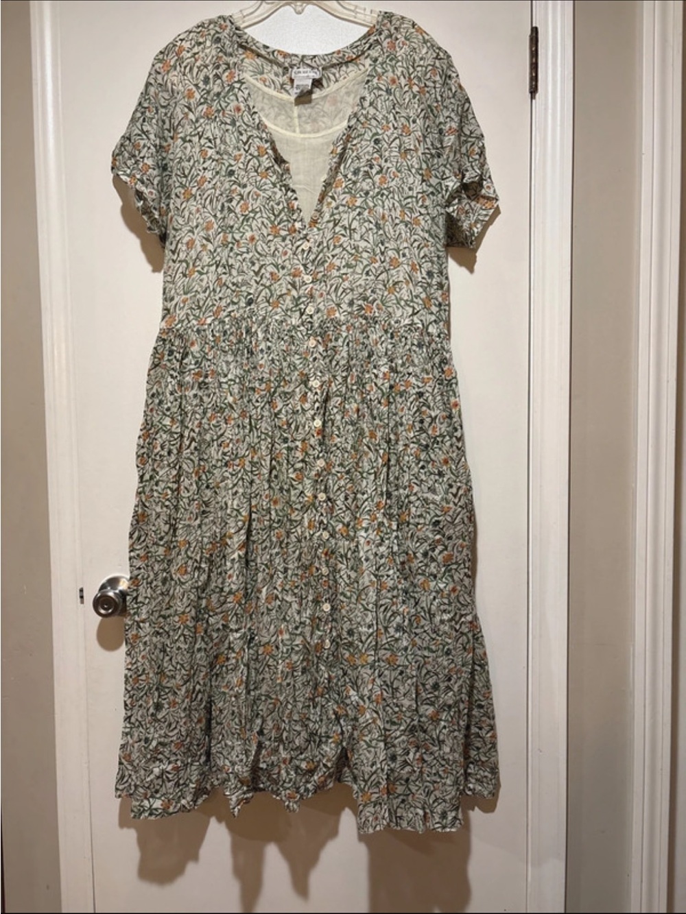 Gorgeous vintage fall floral dress